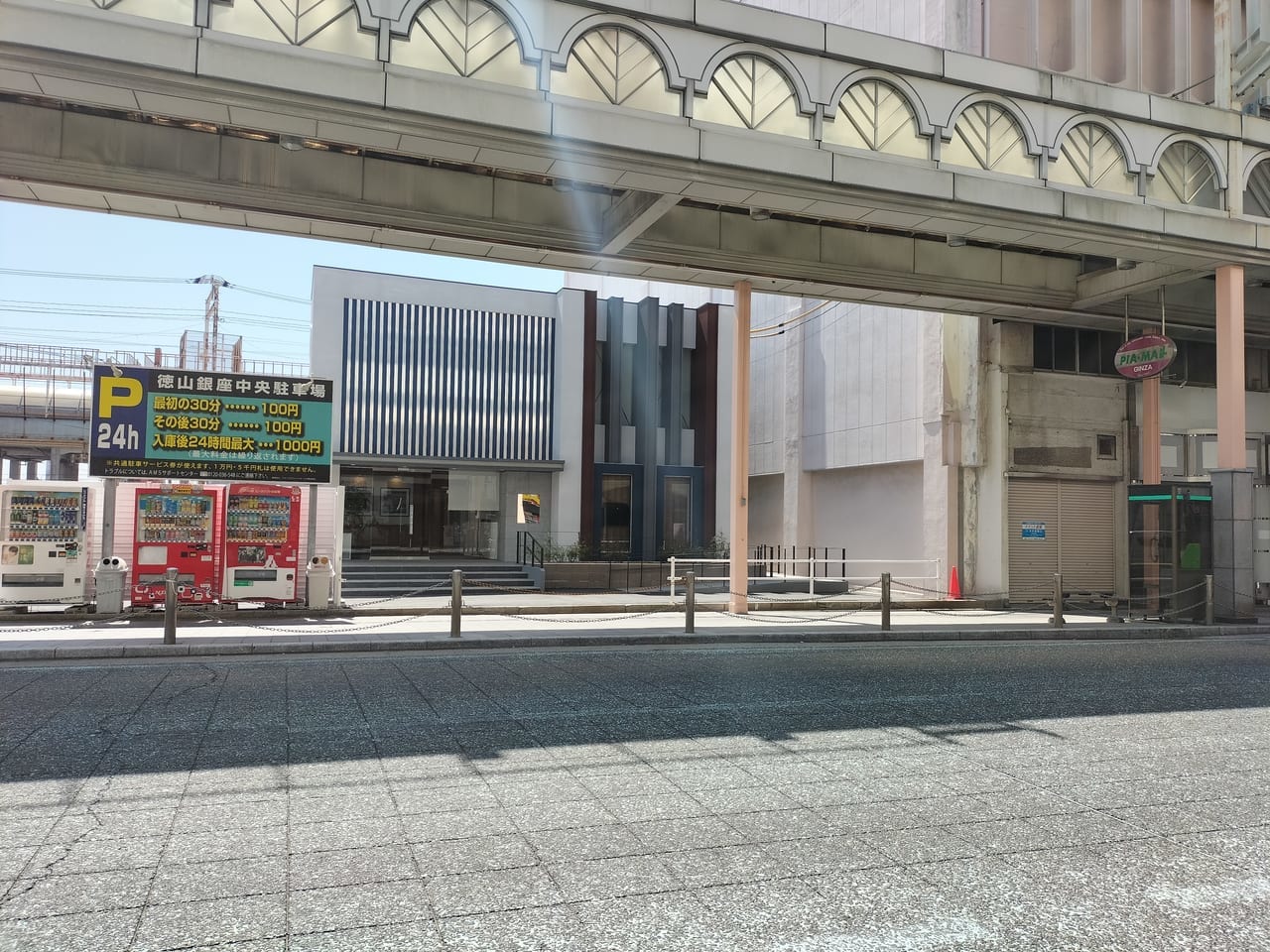 徳山駅前