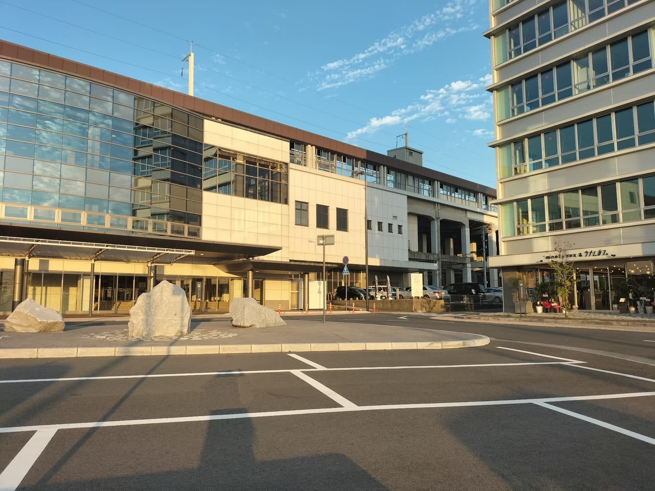 モントロー＆ウナムカフェ